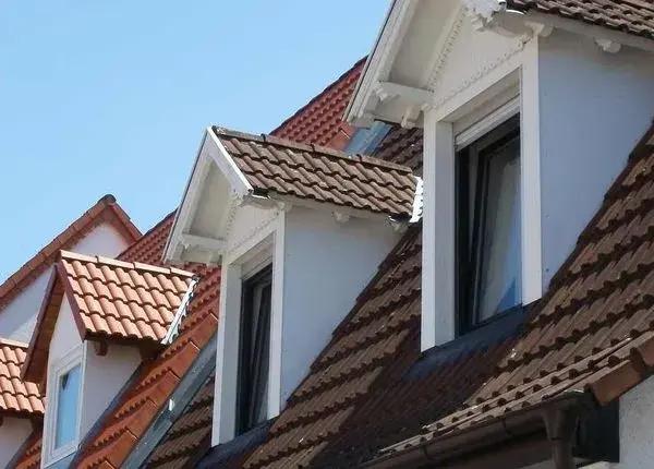 Dach mansardowy – zalety, wady i tajniki nowoczesnej architektury