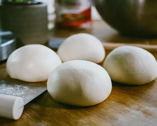 Domowa pizza bez wysiłku? Mroź ciasto na pizzę jak ekspert!