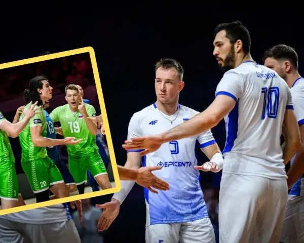 Słoweńscy siatkarze w zielonych strojach dyskutują, podczas gdy ich koledzy w białych strojach z niebieskimi detalami czekają na boisku. Reprezentacja Słowenii w piłce siatkowej kobiet walczy o zwycięstwo.