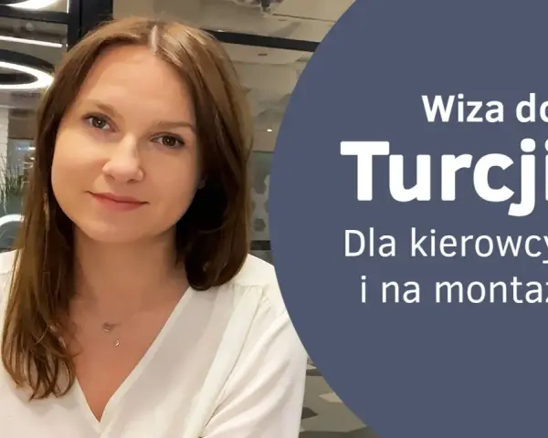Kobieta z uśmiechem na twarzy. Obok tekst: "Wiza do Turcji. Dla kierowcy i na montaż".