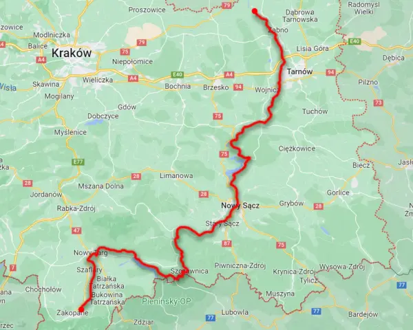 Mapa z zaznaczonymi trasami rowerowymi w okolicach Nowego Sącza i dalej na północ.