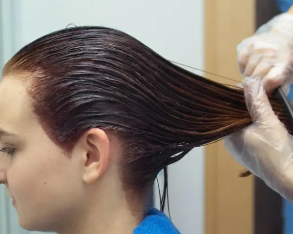 Haare färben in der Schwangerschaft: Bedenkenlos? Der Fakten-Check