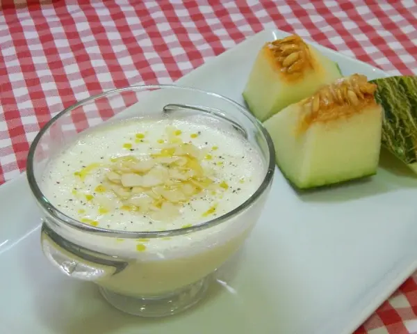 La sopa de melón con yogur perfecta: trucos y receta fácil