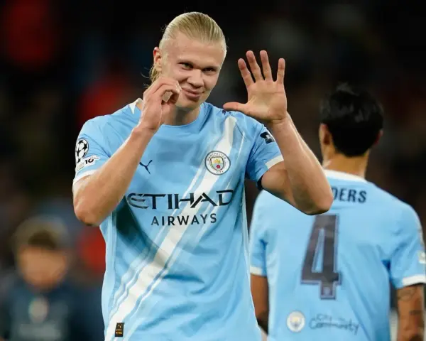 Erling Haaland, el jugador con más Champions, celebra un gol con el Manchester City.