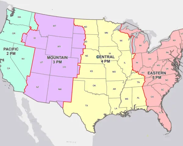 Mapa USA z podziałem na strefy czasowe: Pacyficzną (2 PM), Górską (3 PM), Centralną (4 PM) i Wschodnią (5 PM). Różnica czasu w USA a w Polsce jest znacząca.