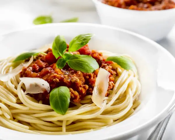 Skąd pochodzi spaghetti? Tajemnice i historie, które zaskakują