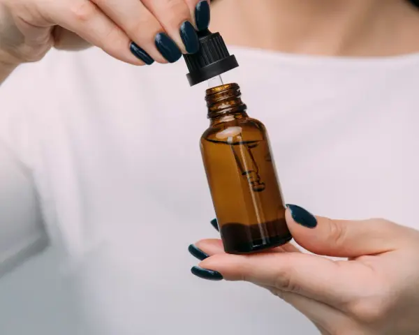 Kiedy używać serum do twarzy? Jak stosować dla najlepszych efektów?