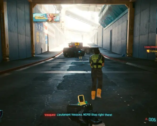 En este mundo cyberpunk, necesito respirar. Un oficial de policía detiene a alguien en un túnel.