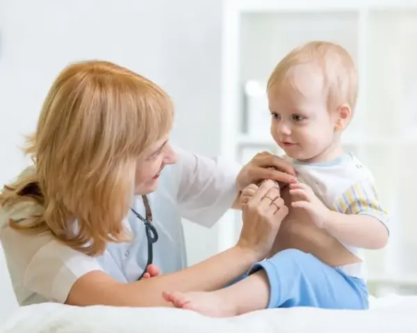 Co na chrypkę u niemowlaka - skuteczne sposoby i objawy, których nie ignoruj