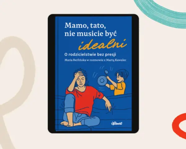 Okładka książki "Mamo, tato, nie musicie być idealni" z ilustracją zmęczonej mamy i bawiącego się dziecka. Pokazuje, że dobre cechy dziecka rozwijają się w akceptacji.