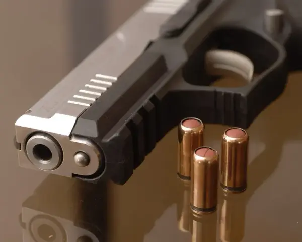 Pistolet gazowy: Kiedy broń nieśmiercionośna staje się groźna?
