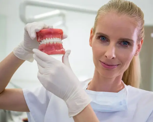 Ile zarabia dentysta? Mediana, specjalizacje, własny gabinet
