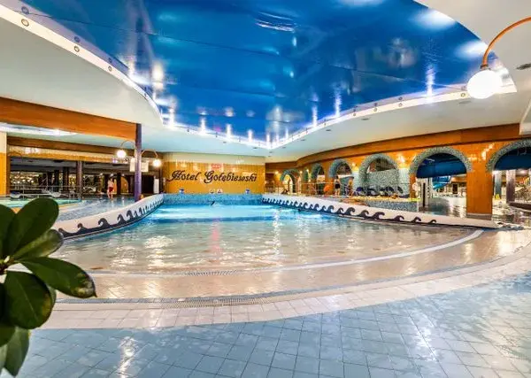 Ile kosztuje doba w hotelu Gołębiewskim? Zaskakujące ceny i rabaty