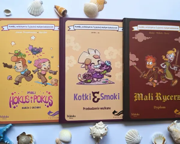 Trzy okładki komiksów, w których to Ty jesteś małym bohaterem: "Mali Hokus i Pokus", "Kotki i Smoki" oraz "Mali Rycerze".