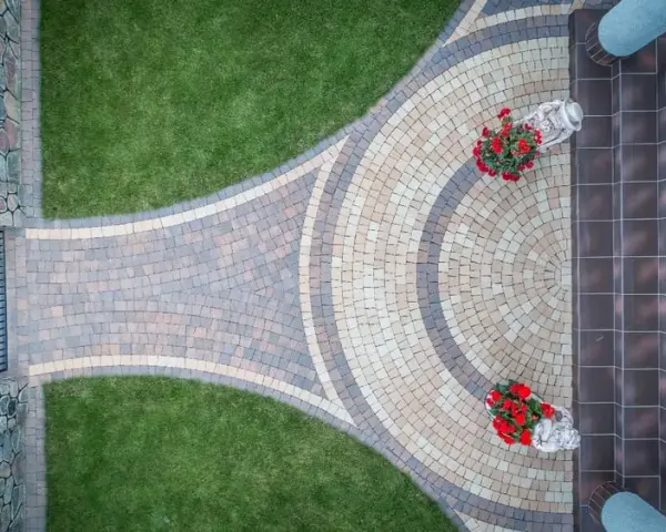 Jaki kolor kostki na podjazd? Wybierz idealny odcień dla swojego domu