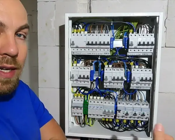 Jak bezpiecznie zamontować rozdzielnicę? Poradnik elektryka SEP