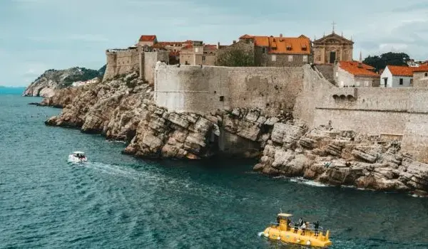 Ile trwa lot do Chorwacji z Warszawy? Czas lotu i ważne informacje