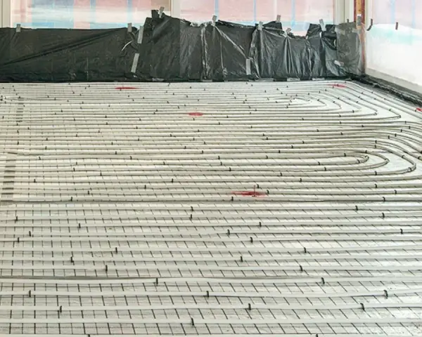 Jastrych pod ogrzewanie podłogowe: Cement czy anhydryt? Jak wybrać?