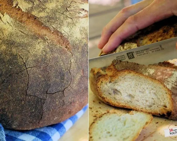 Krosses Brot mit Rissen, perfekt gebacken bei richtiger Temperatur. Ein Messer schneidet eine Scheibe ab.