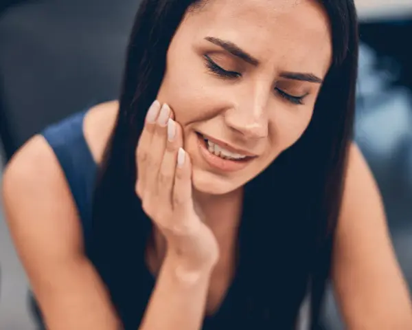 Co na ból dziąsła? Szybka ulga, przyczyny i kiedy do dentysty