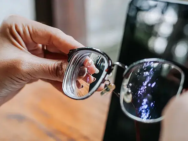 Okulary poprawiają wzrok? Prawda vs. mity co mówią specjaliści