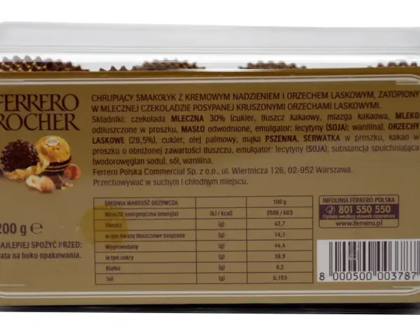 Opakowanie Ferrero Rocher z informacją o wartościach odżywczych. 100g zawiera 2506/603 kcal.