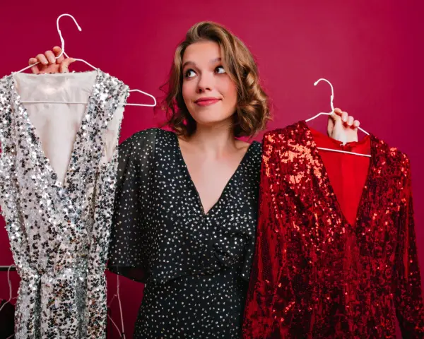 Bluza z kryształkami: Jak prać, by lśniła latami?