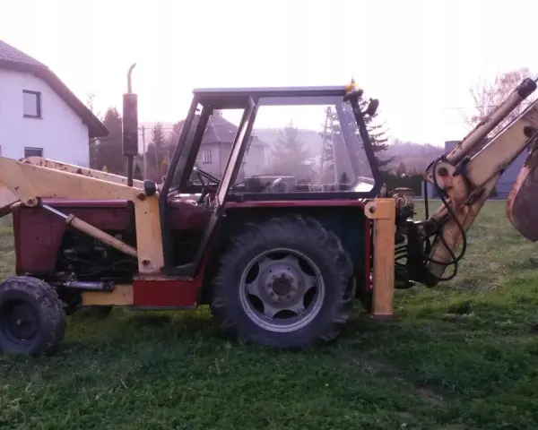 Koparka Ostrówek, czy warto kupić? Ten traktor z ładowarką i koparką czeka na nowe zadania.