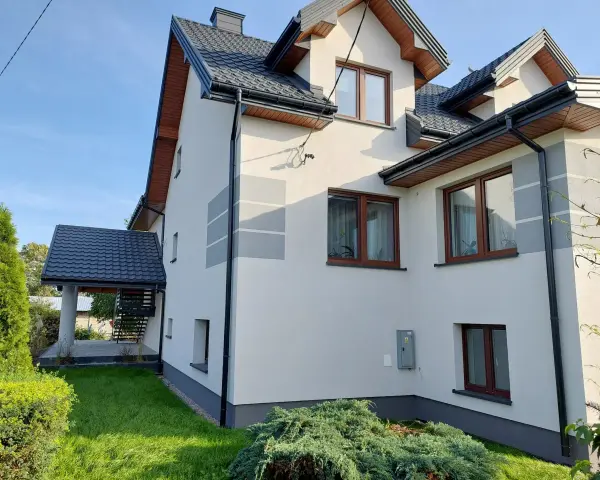 Grafitowy dach: Jaki kolor elewacji? Odkryj sekrety wyboru!
