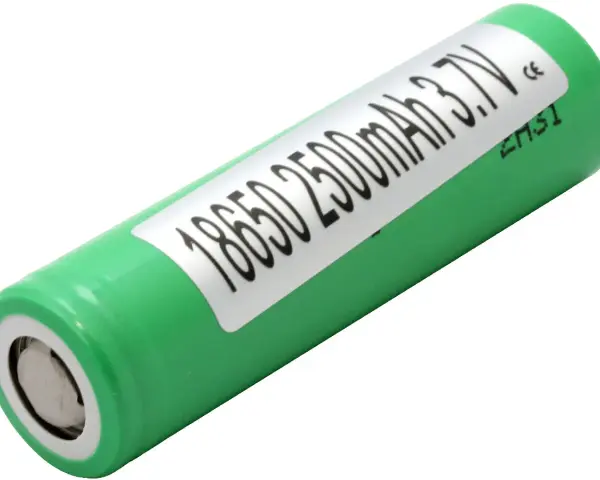 Batería vaper 18650 verde, 3.7V, 2500mAh. Ideal para tu dispositivo.