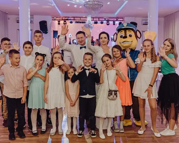 Ile kosztuje animator dla dzieci na weselu? Sprawdź ceny i oferty