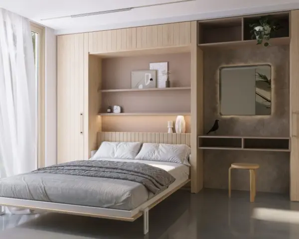 Habitaciones muy pequeñas, pero acogedoras. Cama doble con ropa de cama gris, estantes empotrados con decoración y un espejo iluminado.