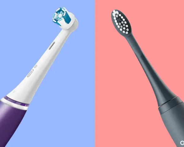 Fioletowa szczoteczka soniczna Oral-B iO obok grafitowej szczoteczki elektrycznej ORDO. Wybierz najlepszą dla siebie!