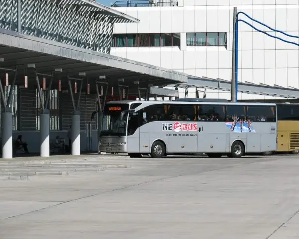 Neobus Wrocław: Gdzie dokładnie odjeżdża? Pełny przewodnik!