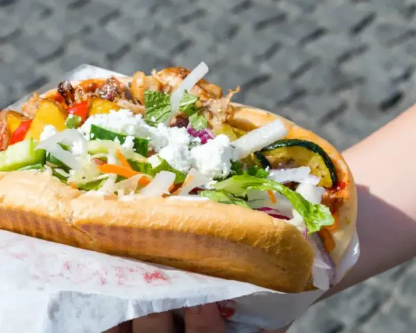 Ile kalorii ma duży kebab? Rozkładamy go na czynniki pierwsze!