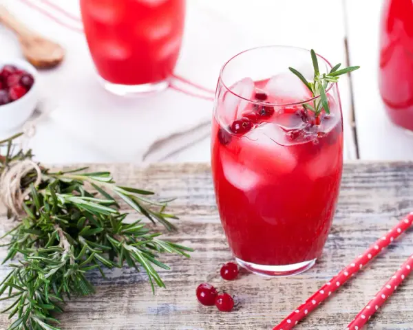 Drinki z sokiem żurawinowym: Wybór, przepisy, triki barmana