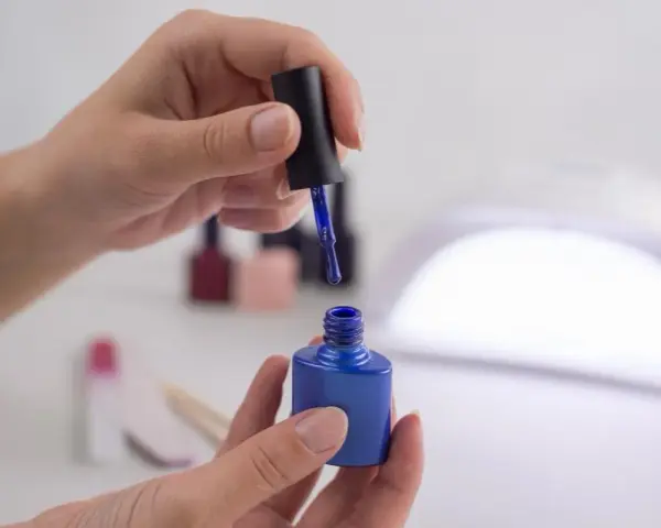 Manicure hybrydowy w domu: Krok po kroku do trwałych paznokci!