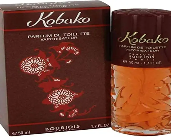 Elegancki flakon i pudełko perfum Bourjois Kobako, z motywem kwiatowym. Klasyka zapachu.