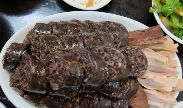 Ile kalorii ma kaszanka? Zaskakujące różnice w kaloryczności