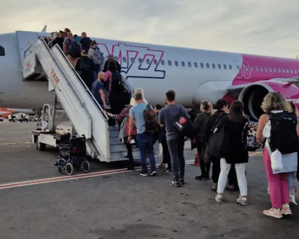 W jakie dni lata Wizz Air? Sprawdź rozkład i znajdź tanie loty