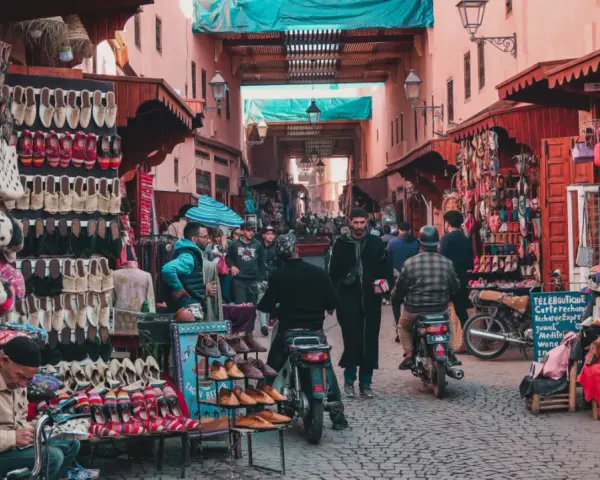 Czy w Marrakeszu jest bezpiecznie? Odkryj zagrożenia i porady dla turystów