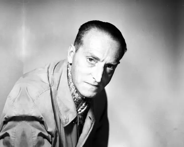 Zbigniew Cybulski, znany polski aktor, w klasycznym ujęciu.