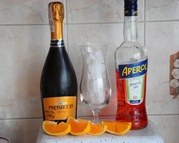Aperol z szampanem: jak zrobić luksusowy Aperol Royal?