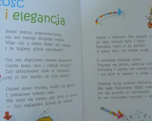 Savoir vivre dla dzieci: wierszyki o higienie, czystości i dobrych manierach. Uśmiechnięty chłopiec myje zęby.
