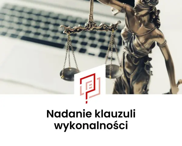Symbol sprawiedliwości i waga, obok laptopa, ilustrują, jak wygląda klauzula wykonalności.