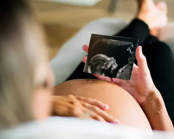 Czy kobieta podczas okresu może zajść w ciążę? Prawda o ryzyku