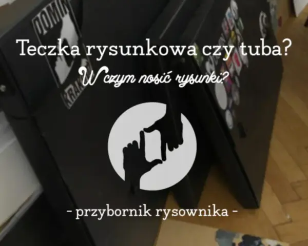 Czarna teczka architekta, pełna naklejek, sugeruje, że to idealne miejsce w teczce architekta na przechowywanie rysunków.