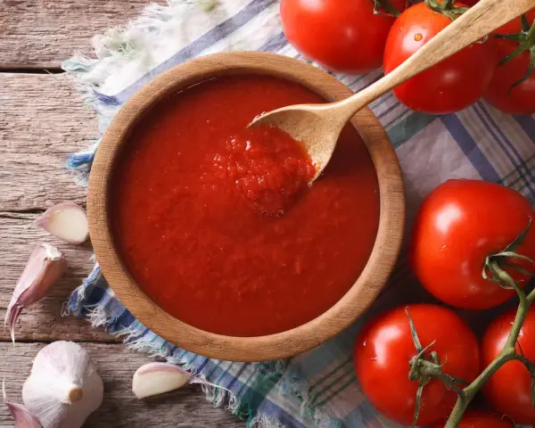 Jak zrobić sos do pizzy z pomidorów? Sekret idealnego smaku!