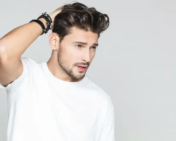 Lange Männerhaare: Trends, Pflege & Styling-Tipps für deine Mähne