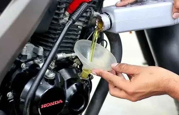 Co ile wymiana oleju w motocyklu? Sprawdź, aby uniknąć problemów